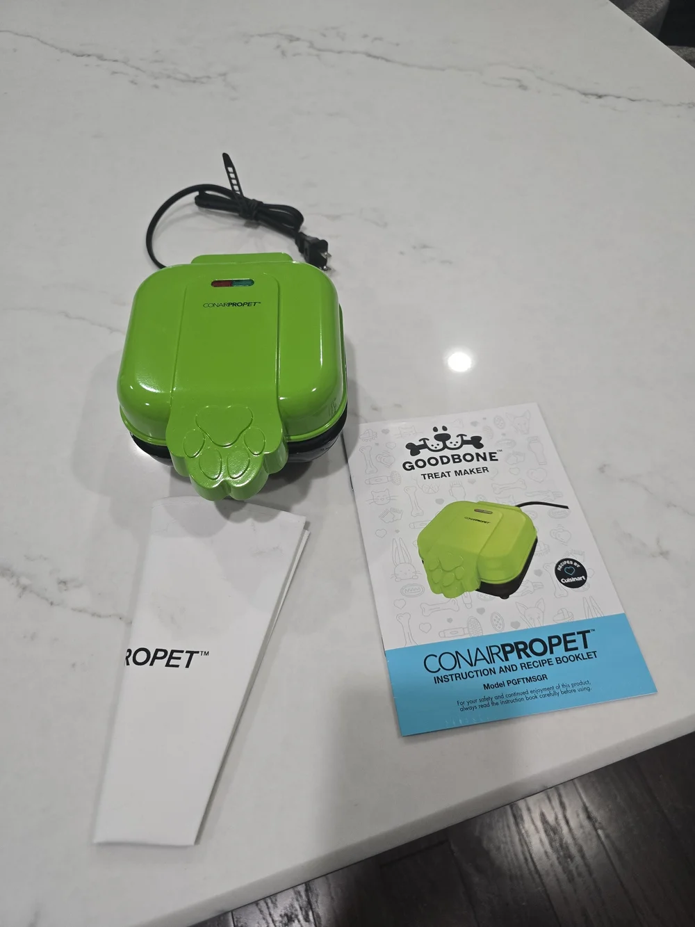 ConairPROPET GoodBone Dog Treat Maker - Immaculate w/ Recipes